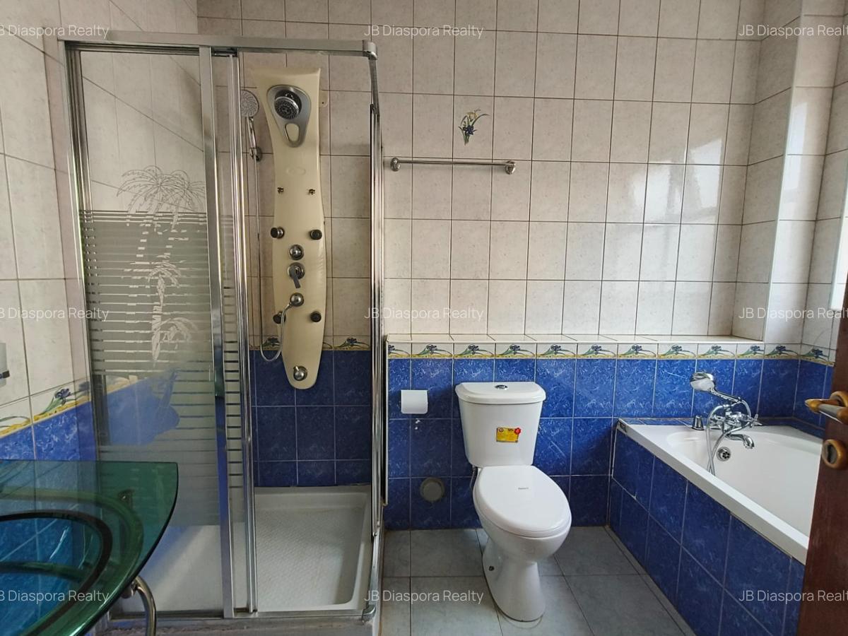3 Bed Apartment with En Suite in Brookside - 10
