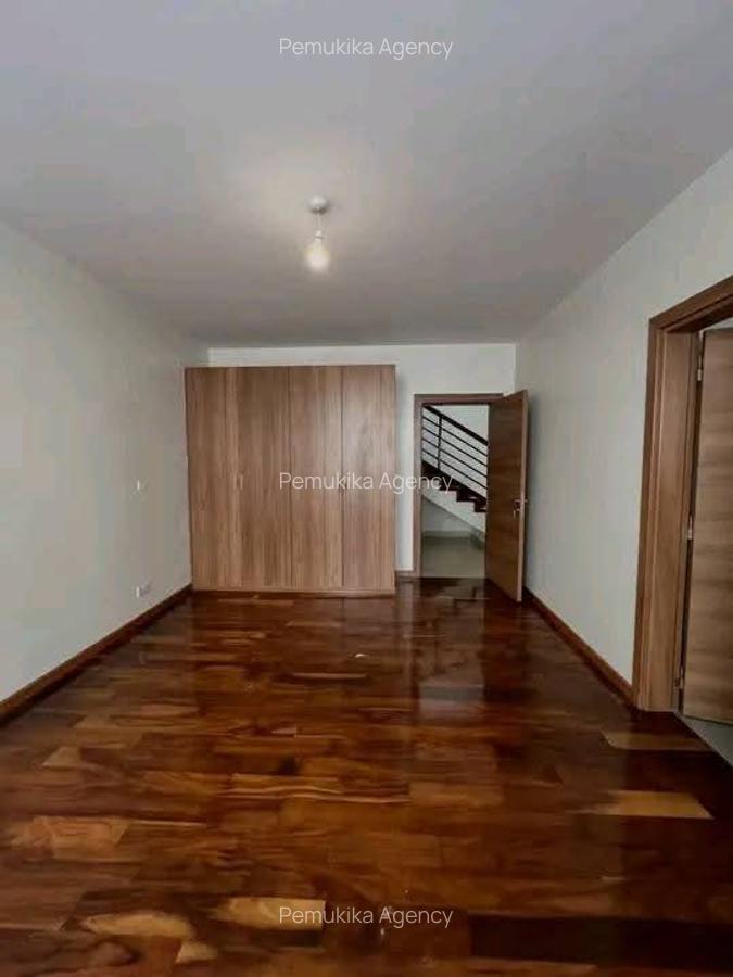 5 Bed Townhouse with En Suite in Lavington - 7