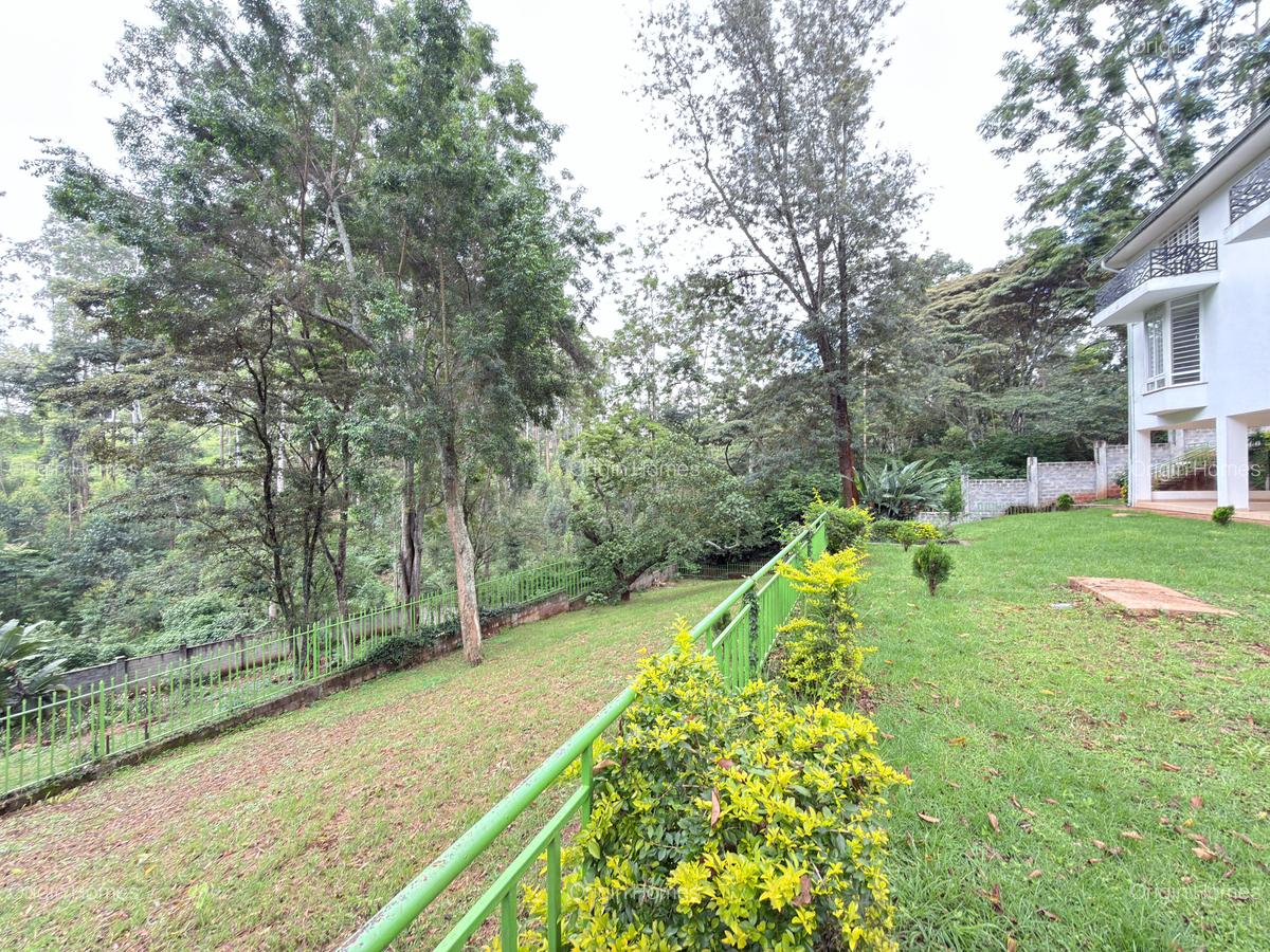 5 Bed House with En Suite at Rosslyn - 17