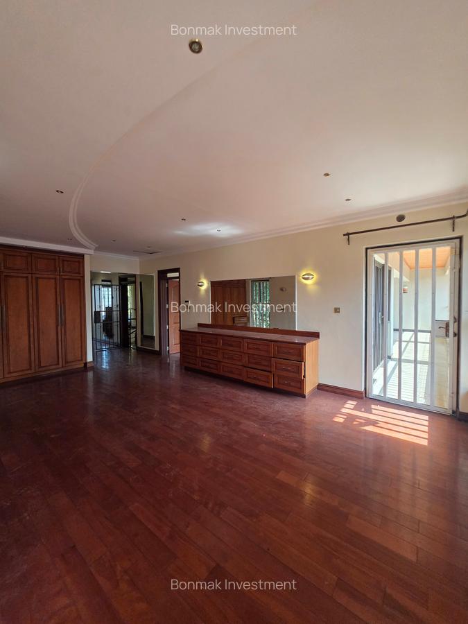 5 Bed House with En Suite at Old Runda - 6