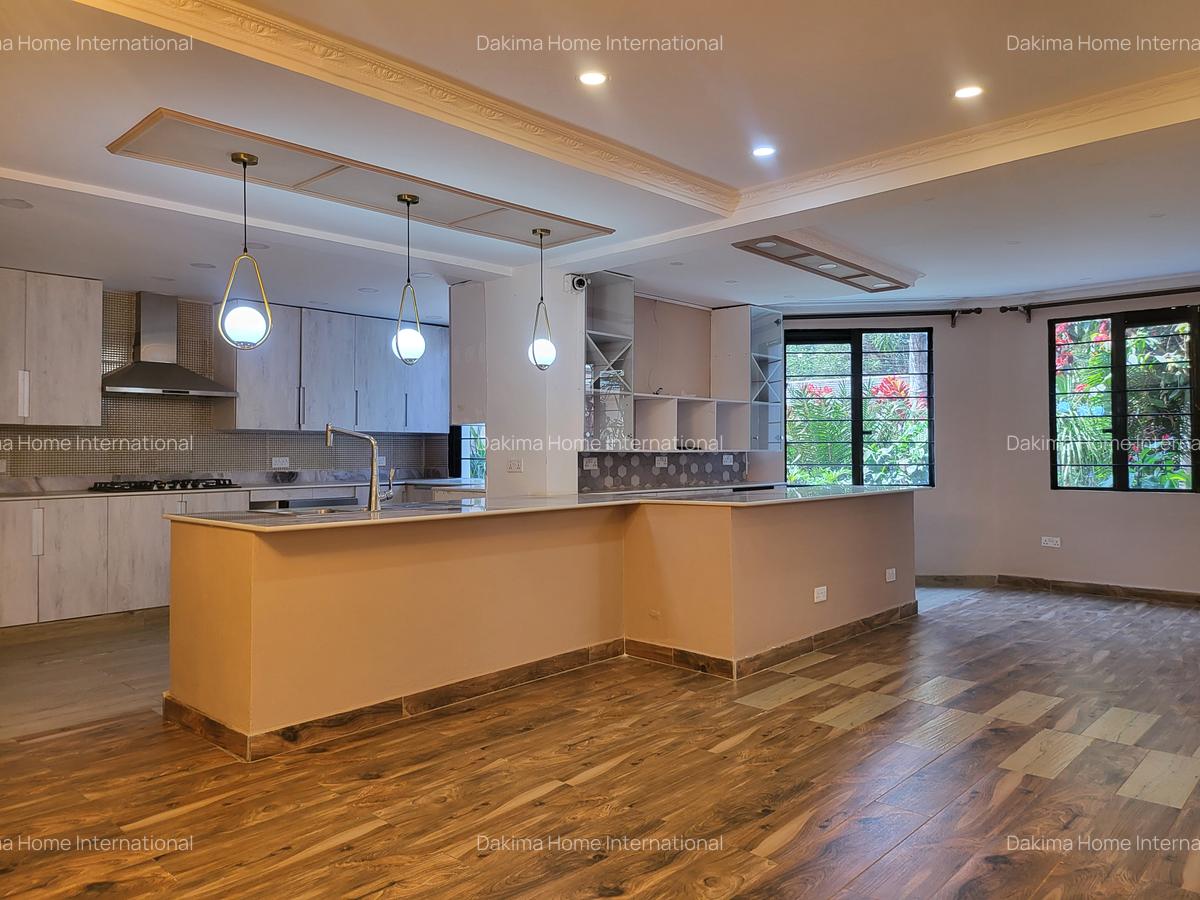 5 Bed House with En Suite in Runda - 5