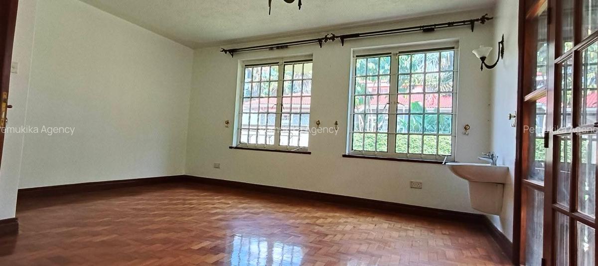 5 Bed Townhouse with En Suite in Runda - 9