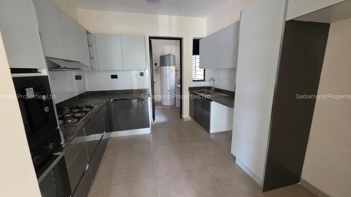 3 Bed Apartment with En Suite in General Mathenge - 1