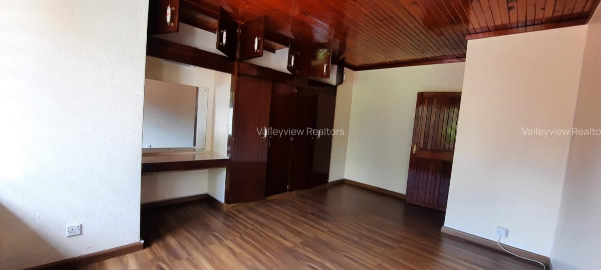 3 Bed House with En Suite at Lavington - 7