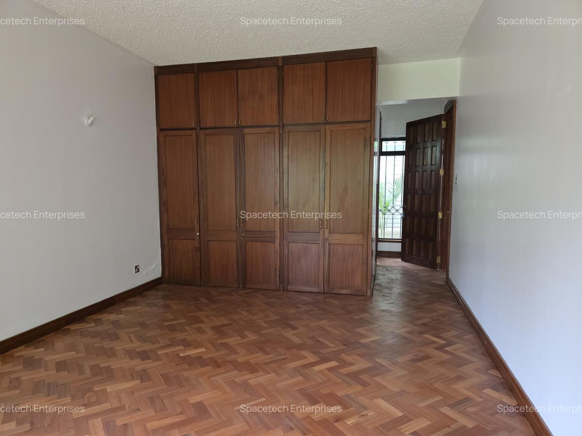 5 Bed House with En Suite in Muthaiga - 11
