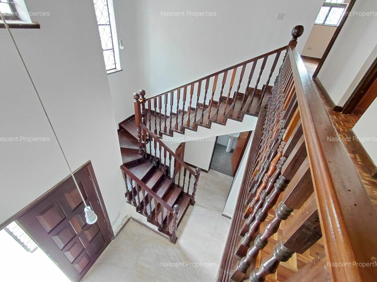 6 Bed House with En Suite in Nyari - 16