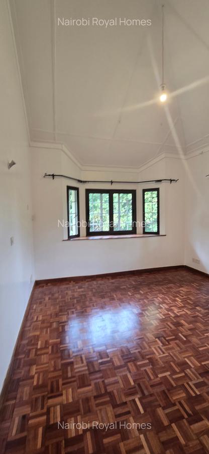 5 Bed House with En Suite at Rosslyn Lone Tree - 14
