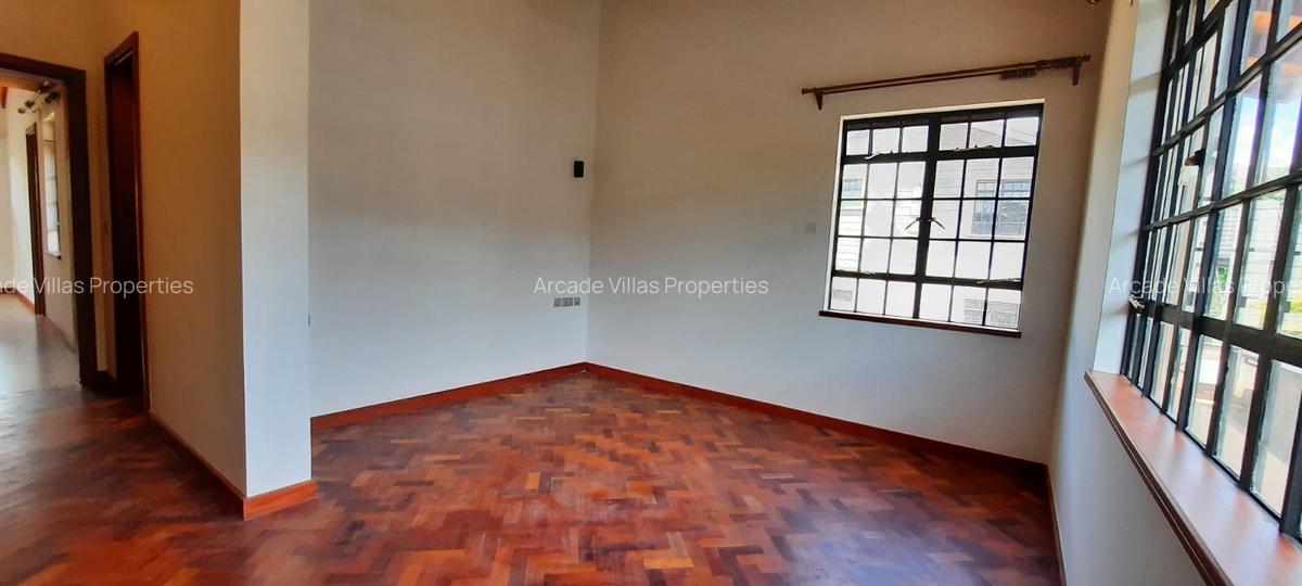5 Bed Townhouse with En Suite in Lavington - 18