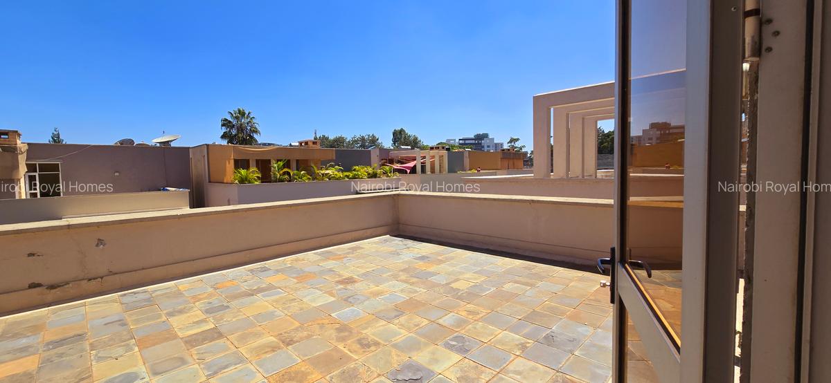5 Bed Townhouse with En Suite at Lavington Green - 15