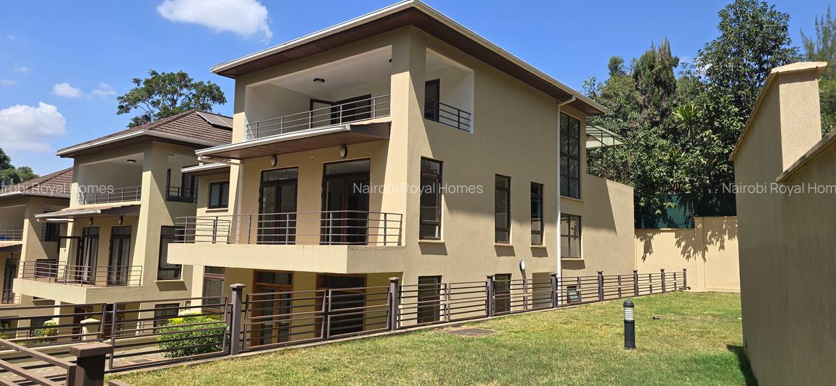 5 Bed Townhouse with En Suite at Lavington Off Convent Drive - 1