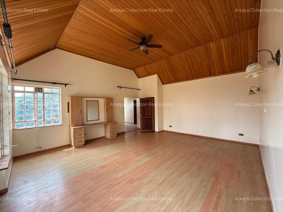 5 Bed House with En Suite in Runda - 10