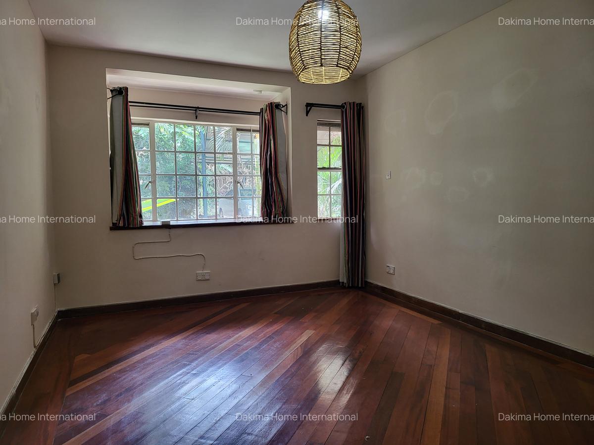 5 Bed Townhouse with En Suite in Rosslyn - 10