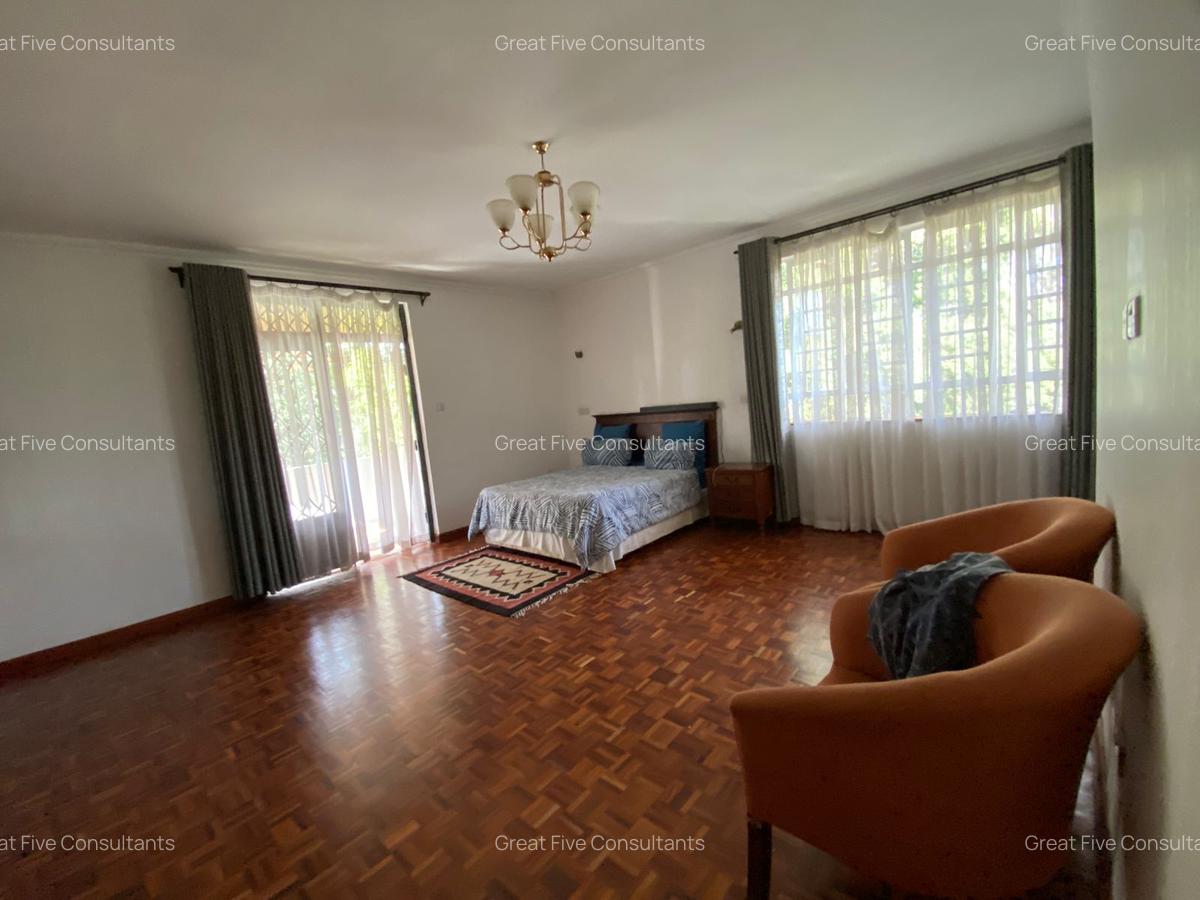 5 Bed House with En Suite in Runda - 14