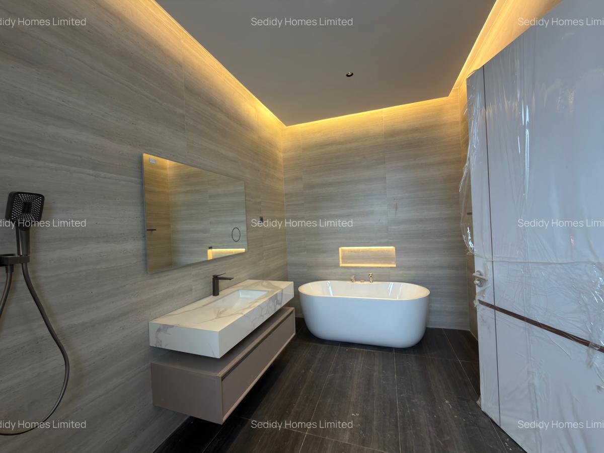 5 Bed Villa with En Suite in Runda - 8