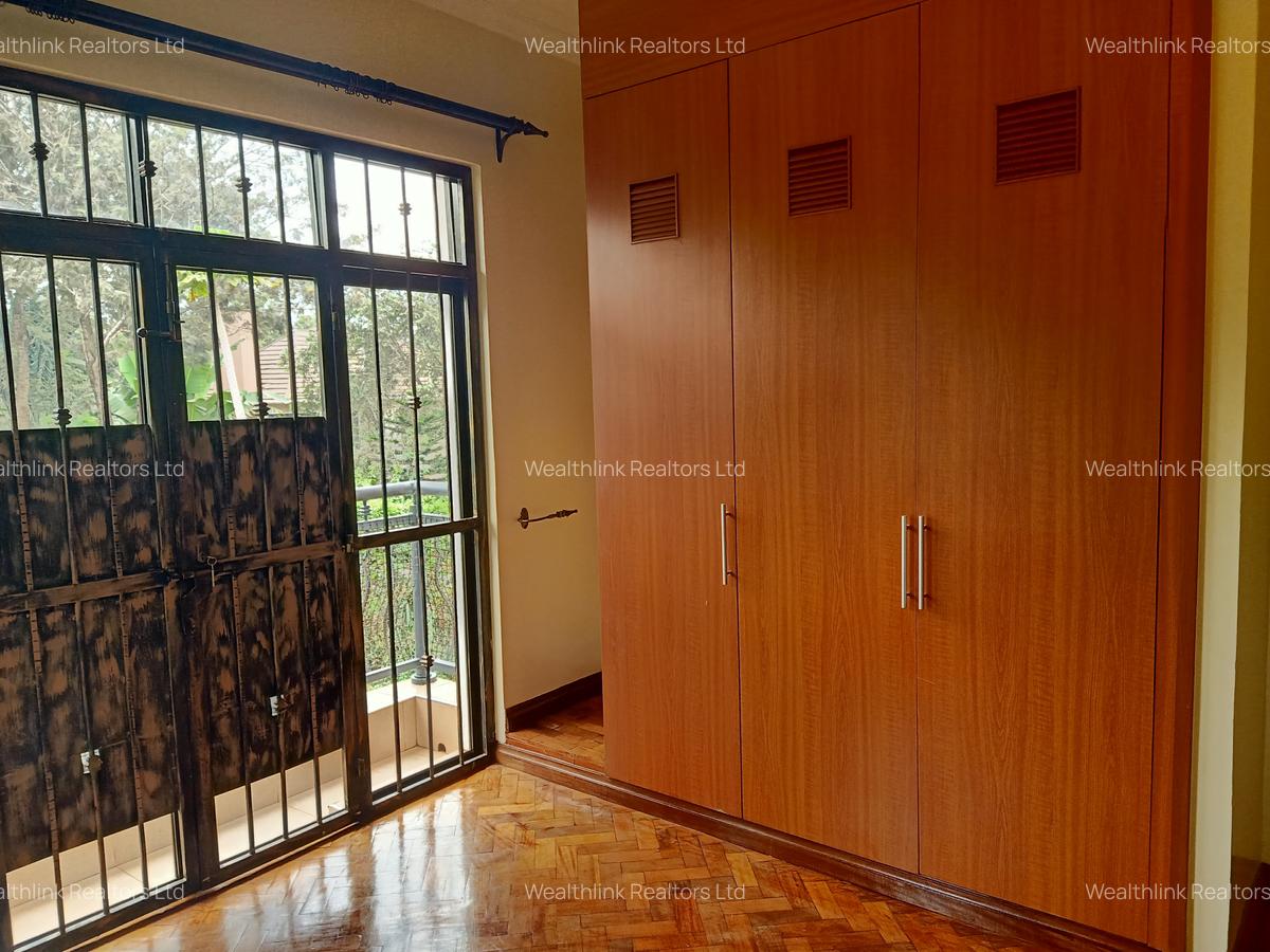 4 Bed Townhouse with En Suite at Runda Palm - 11