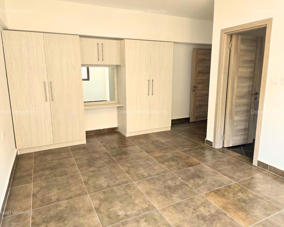 2 Bed Apartment with En Suite at Lantana - 12