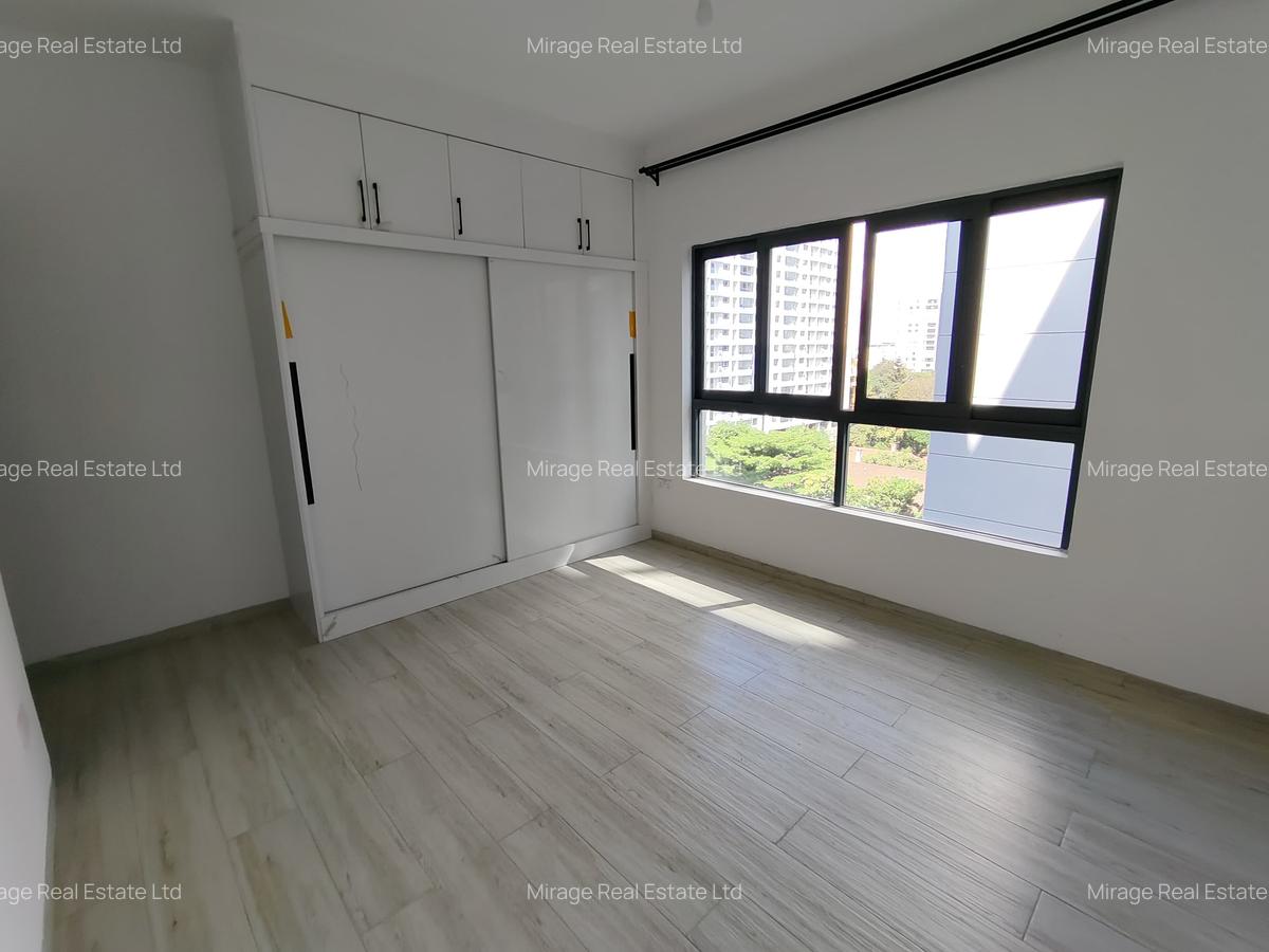 3 Bed Apartment with En Suite in Lavington - 10