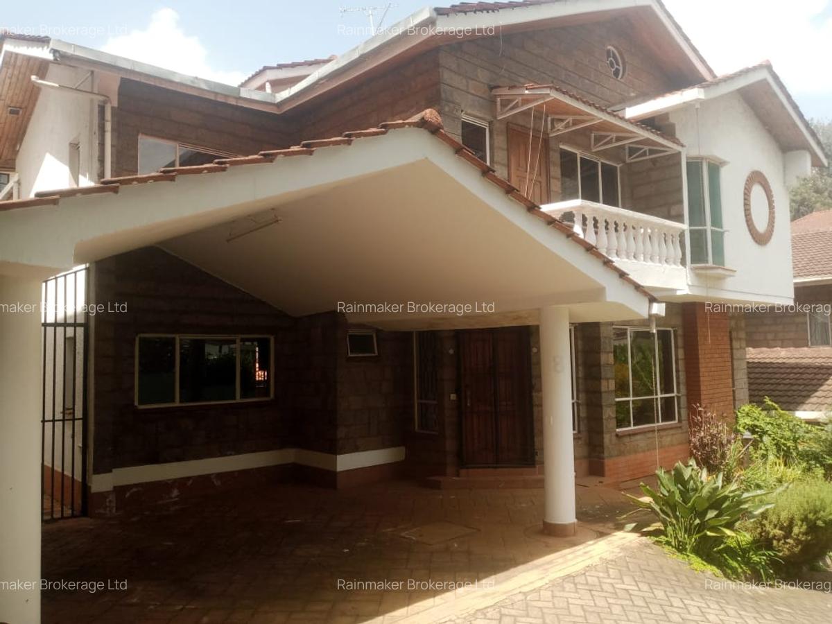 4 Bed Villa with En Suite in Westlands Area - 1