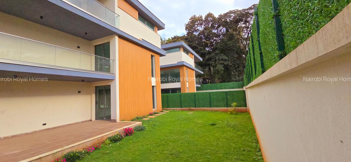 5 Bed House with En Suite at Lavington Convent Drive - 2