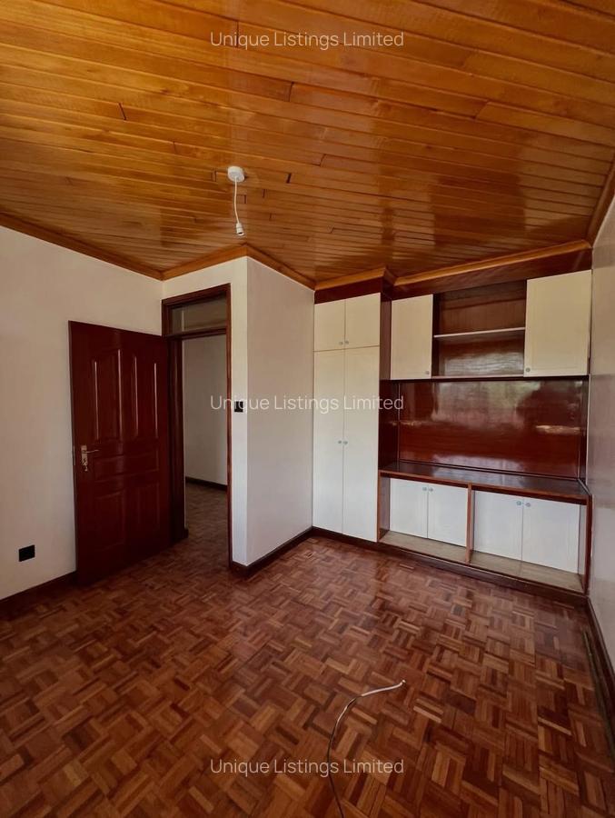 4 Bed Townhouse with En Suite in Lavington - 12