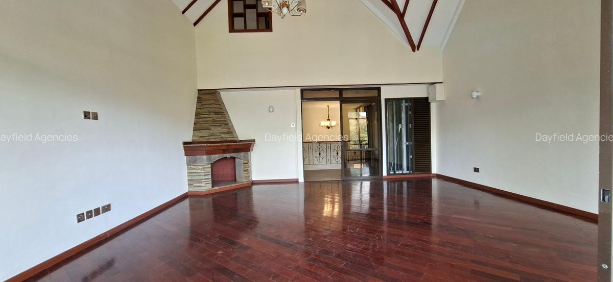 5 Bed House with En Suite in Lavington - 10