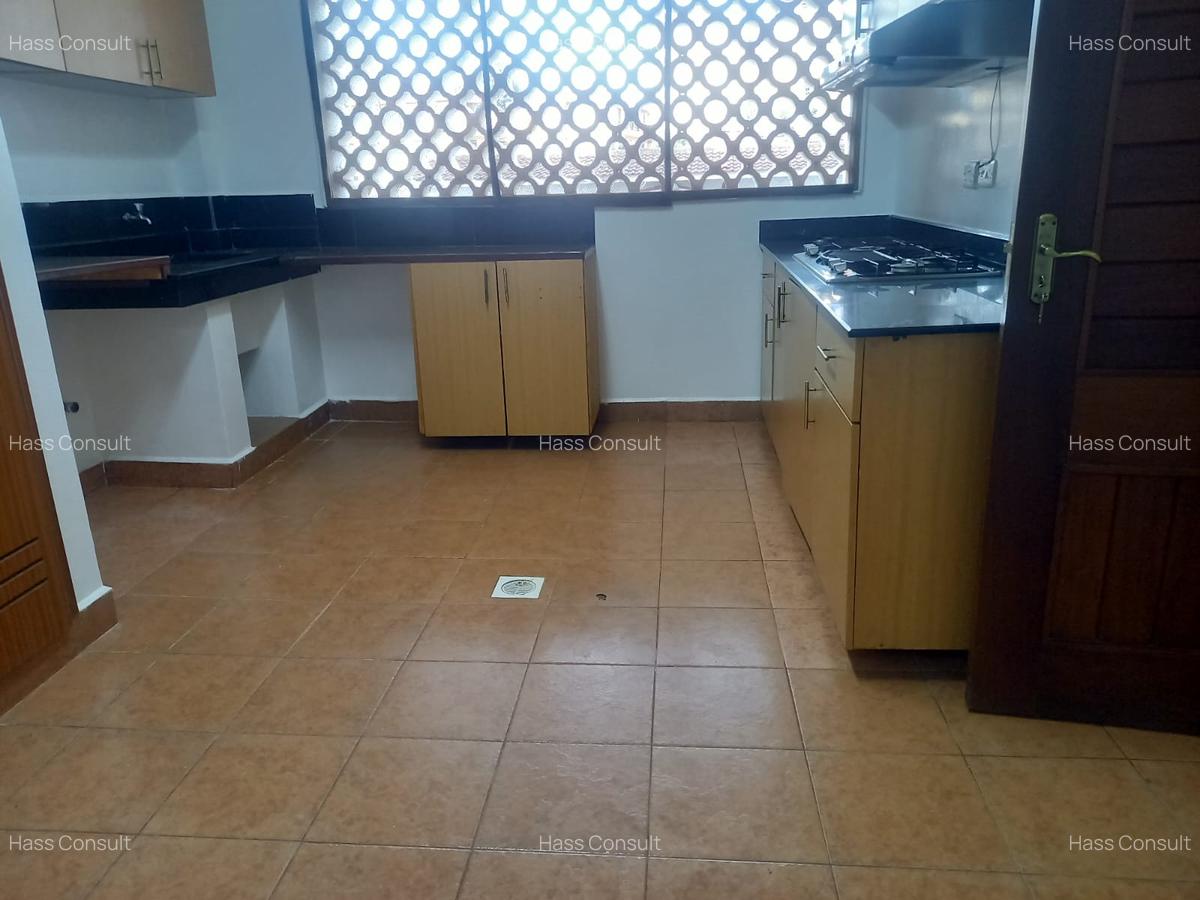 3 Bed Apartment with En Suite at Riverside Drive - 7