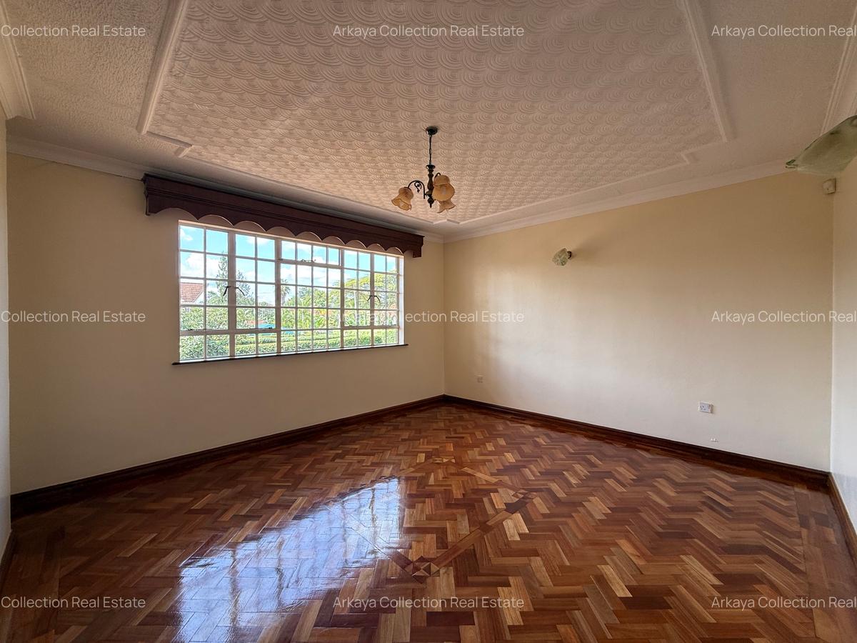 5 Bed House with En Suite in Runda - 3