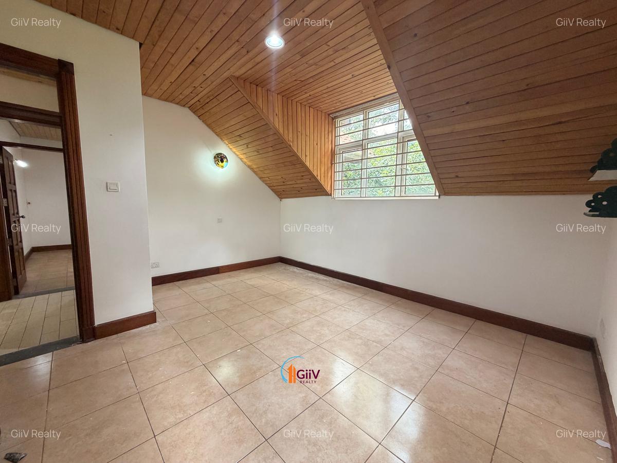 4 Bed House with Swimming Pool in Rosslyn - 14