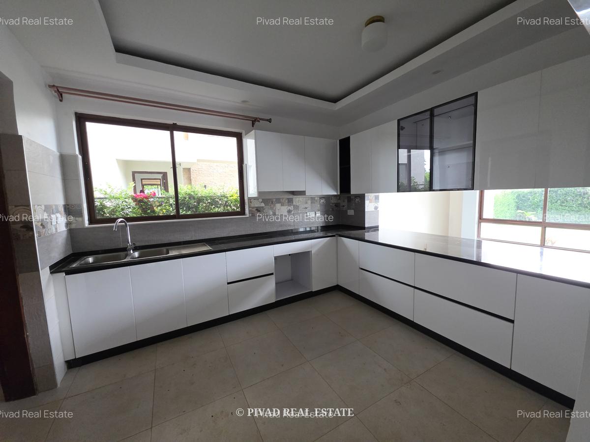 4 Bed Townhouse with Swimming Pool in Runda - 12