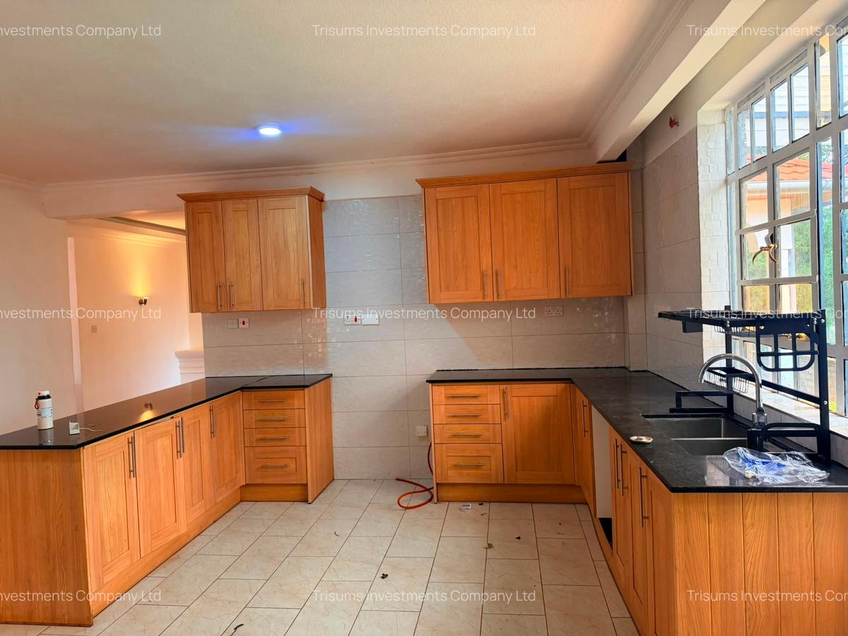 5 Bed House with En Suite in Runda - 5