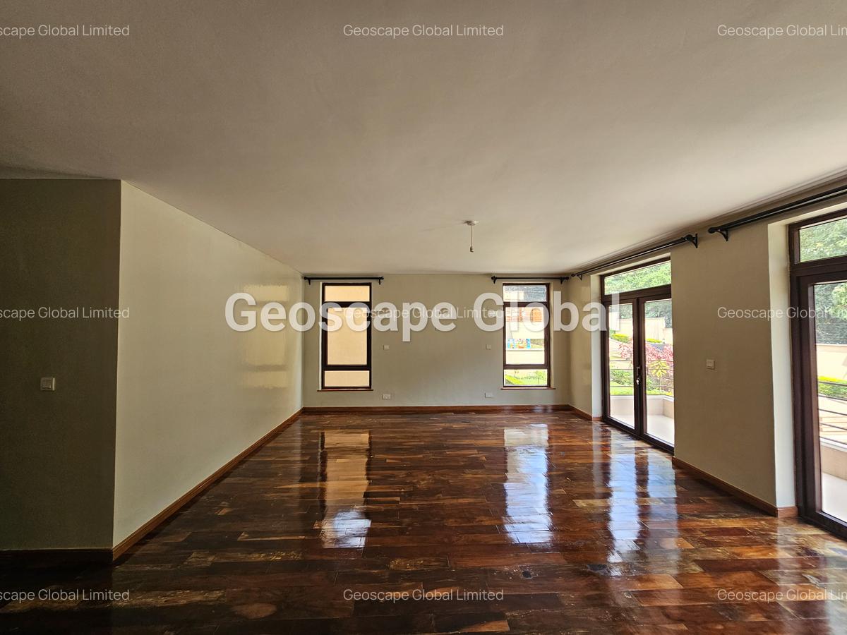5 Bed House with En Suite in Lavington - 9