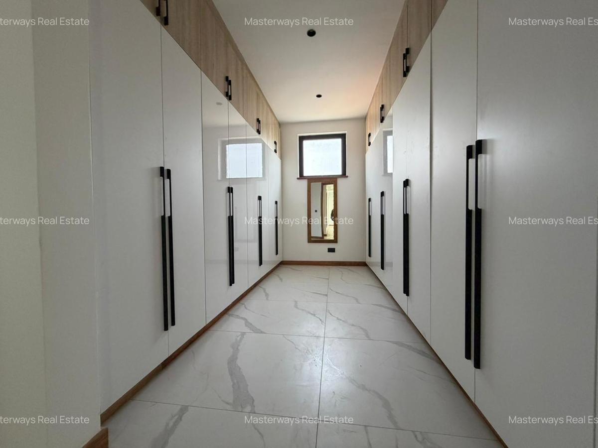 2 Bed Apartment with En Suite at Peponi Road - 10