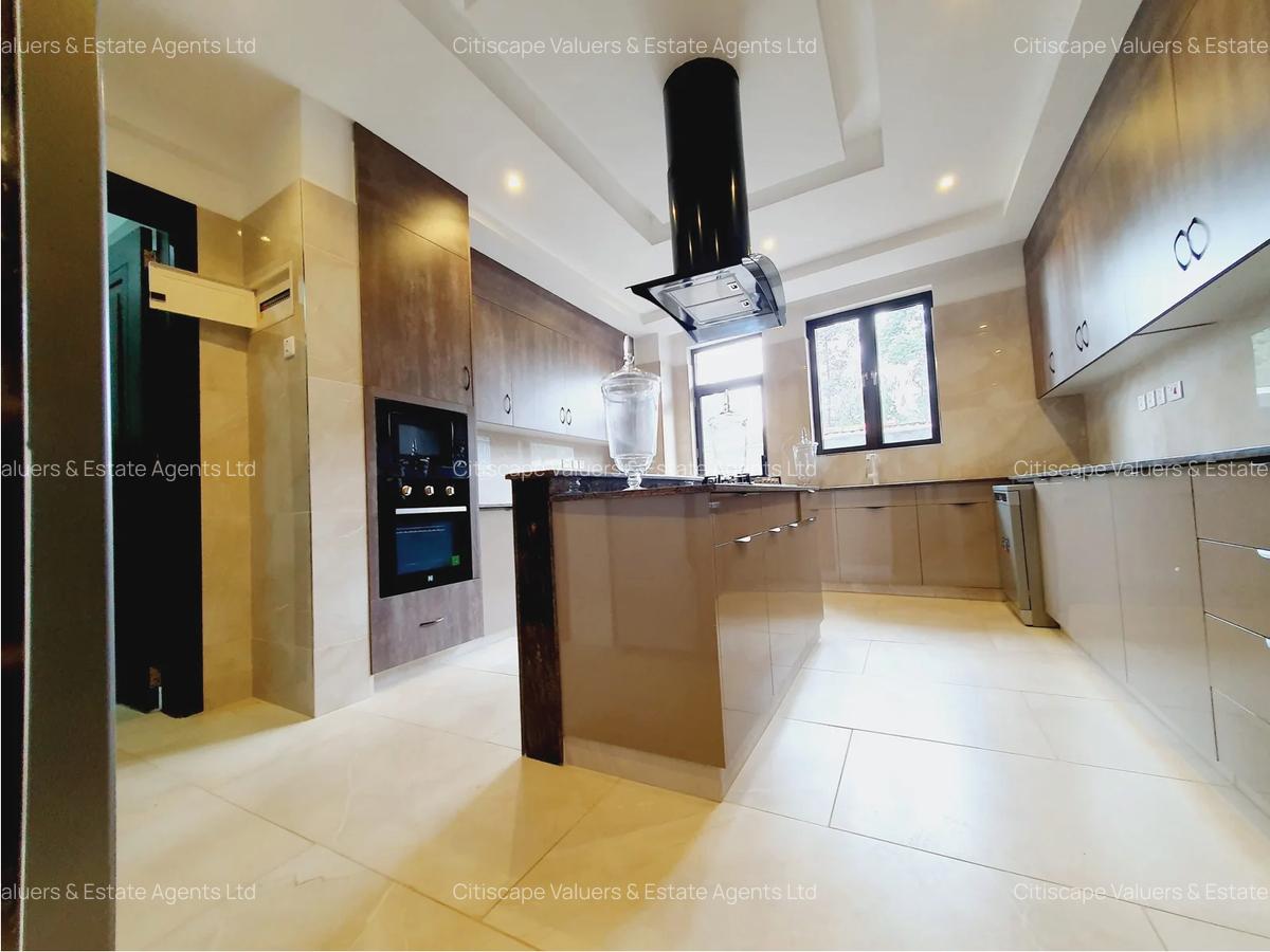 3 Bed Apartment with Swimming Pool in Riverside - 14
