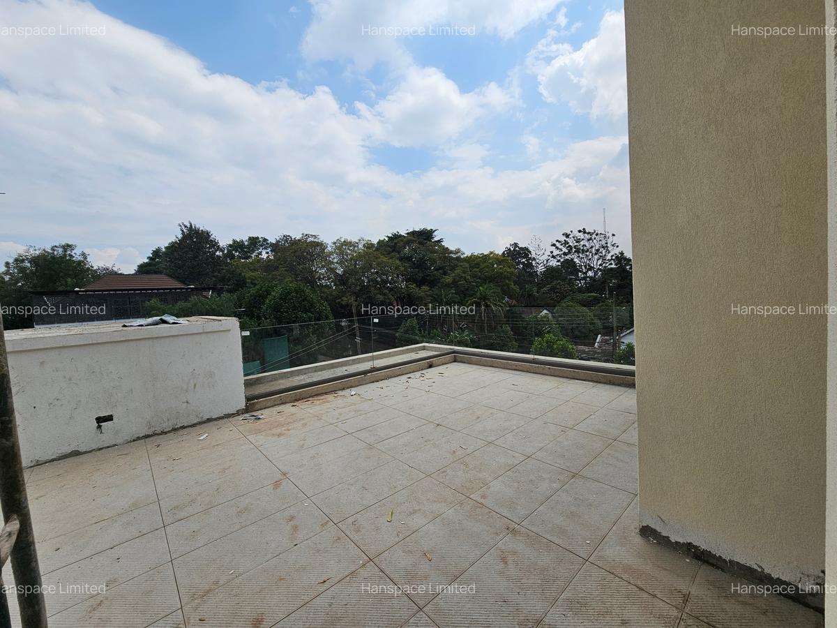 5 Bed Villa with En Suite in Lavington - 14