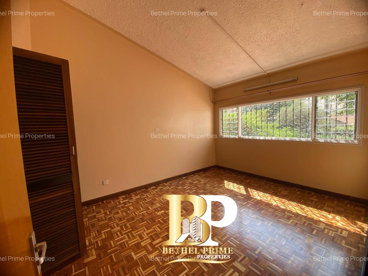 3 Bed Townhouse with Garden in Brookside - 12