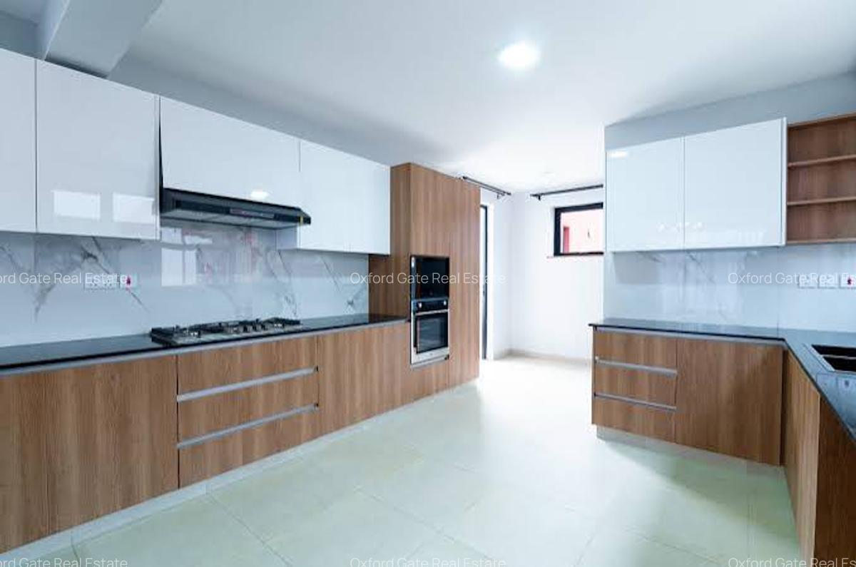 4 Bed Villa with En Suite at Brookview - 3