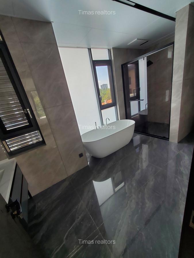 5 Bed Townhouse with En Suite at Lavington - 7