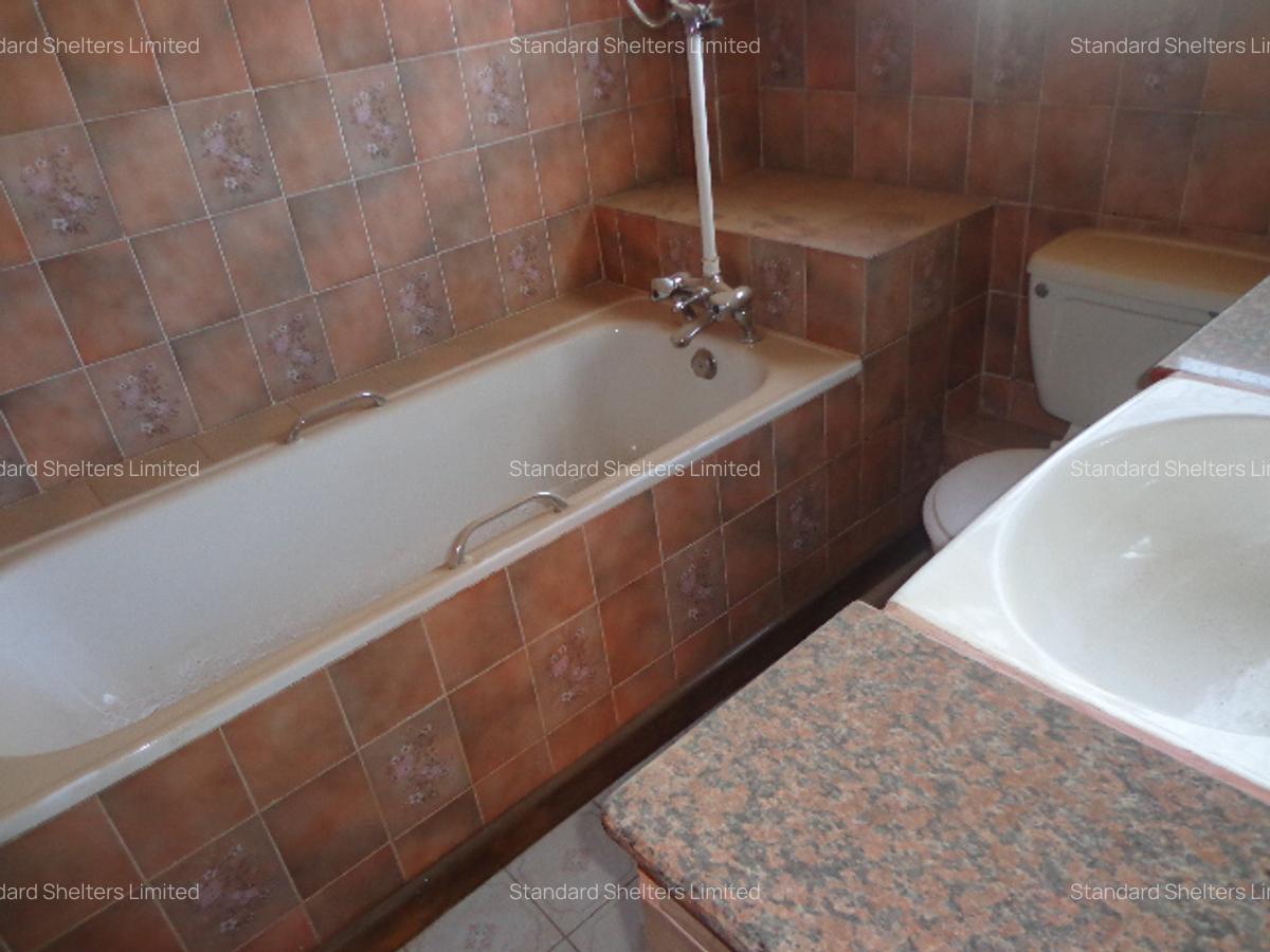 7 Bed House with En Suite in Nyari - 20