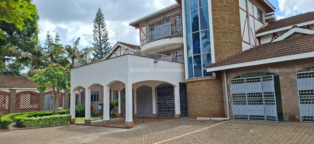 5 Bed House with En Suite in Runda - 1
