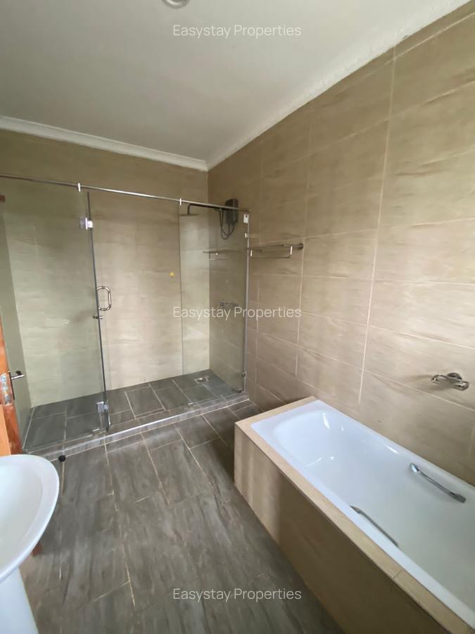 4 Bed Townhouse with En Suite in Ridgeways - 8