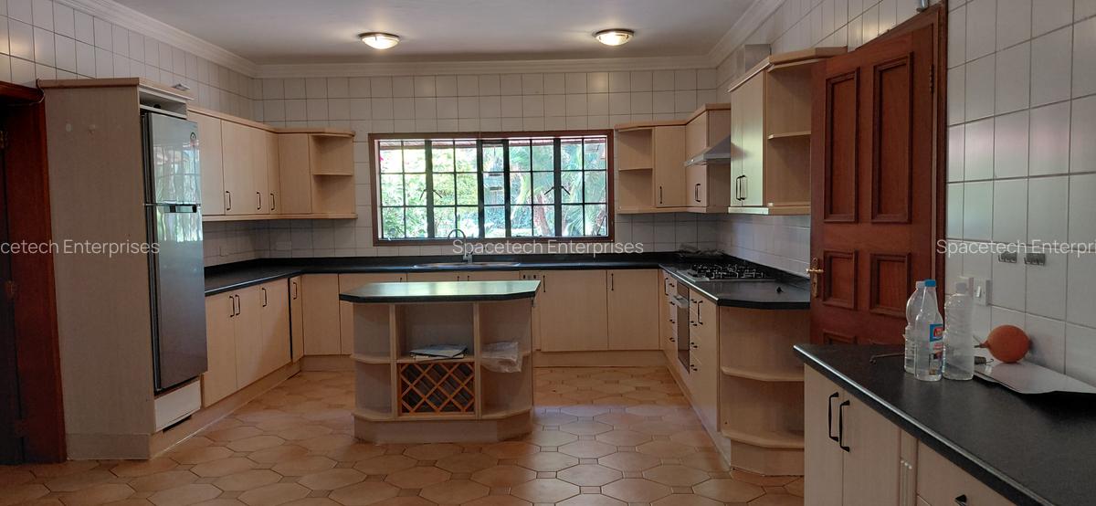 5 Bed Townhouse with En Suite in Runda - 12