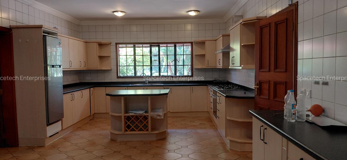 5 Bed Townhouse with En Suite in Runda - 11