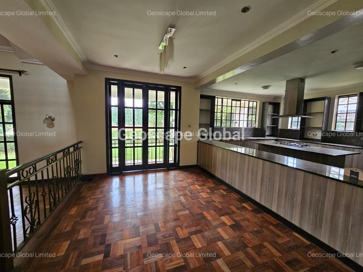 4 Bed House with En Suite in Rosslyn - 6