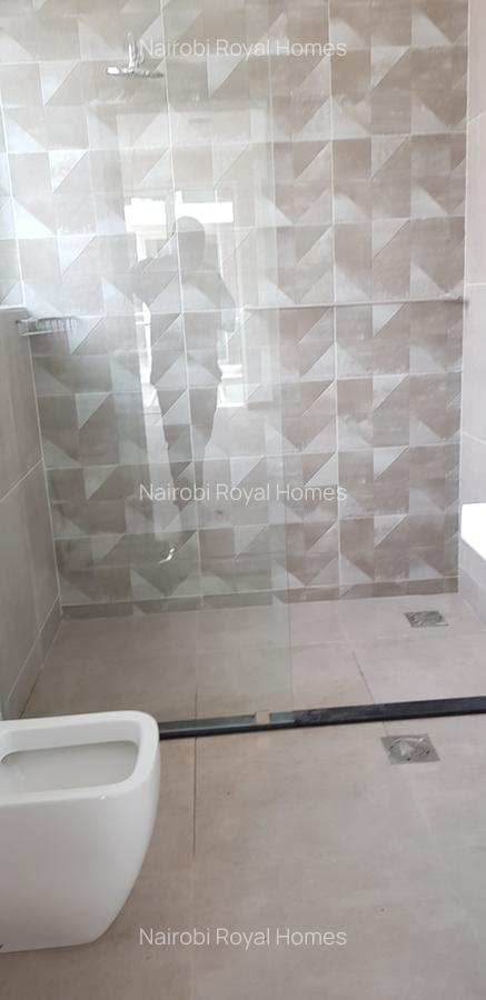 5 Bed Townhouse with En Suite at Lavington Road - 5
