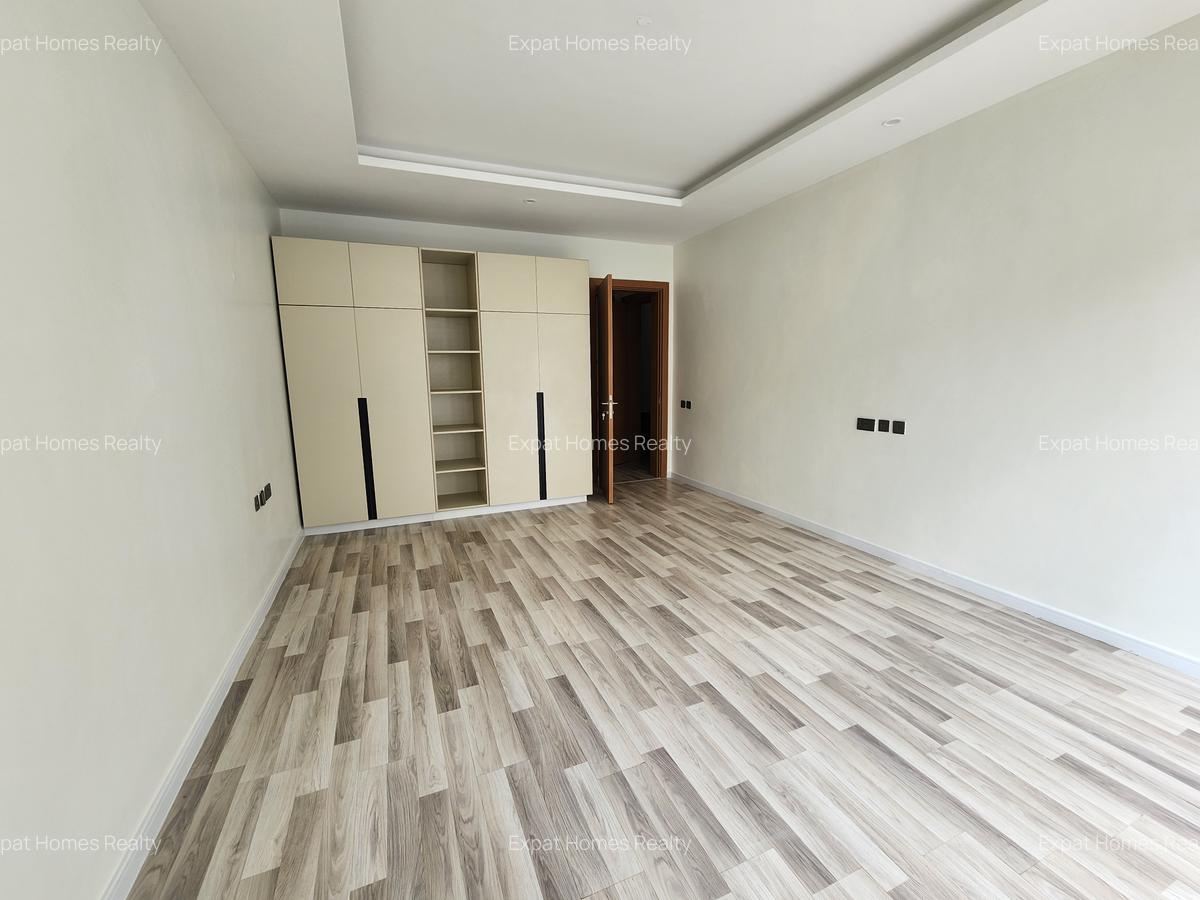 4 Bed Villa with En Suite in Lavington - 10