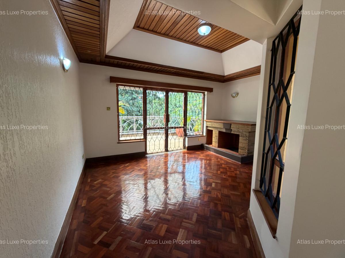 5 Bed Townhouse with En Suite at Old Runda - 12