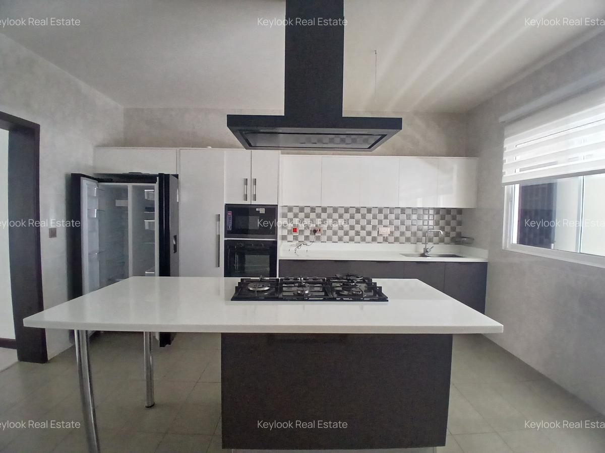 3 Bed Apartment with En Suite at Riverside Drive - 5