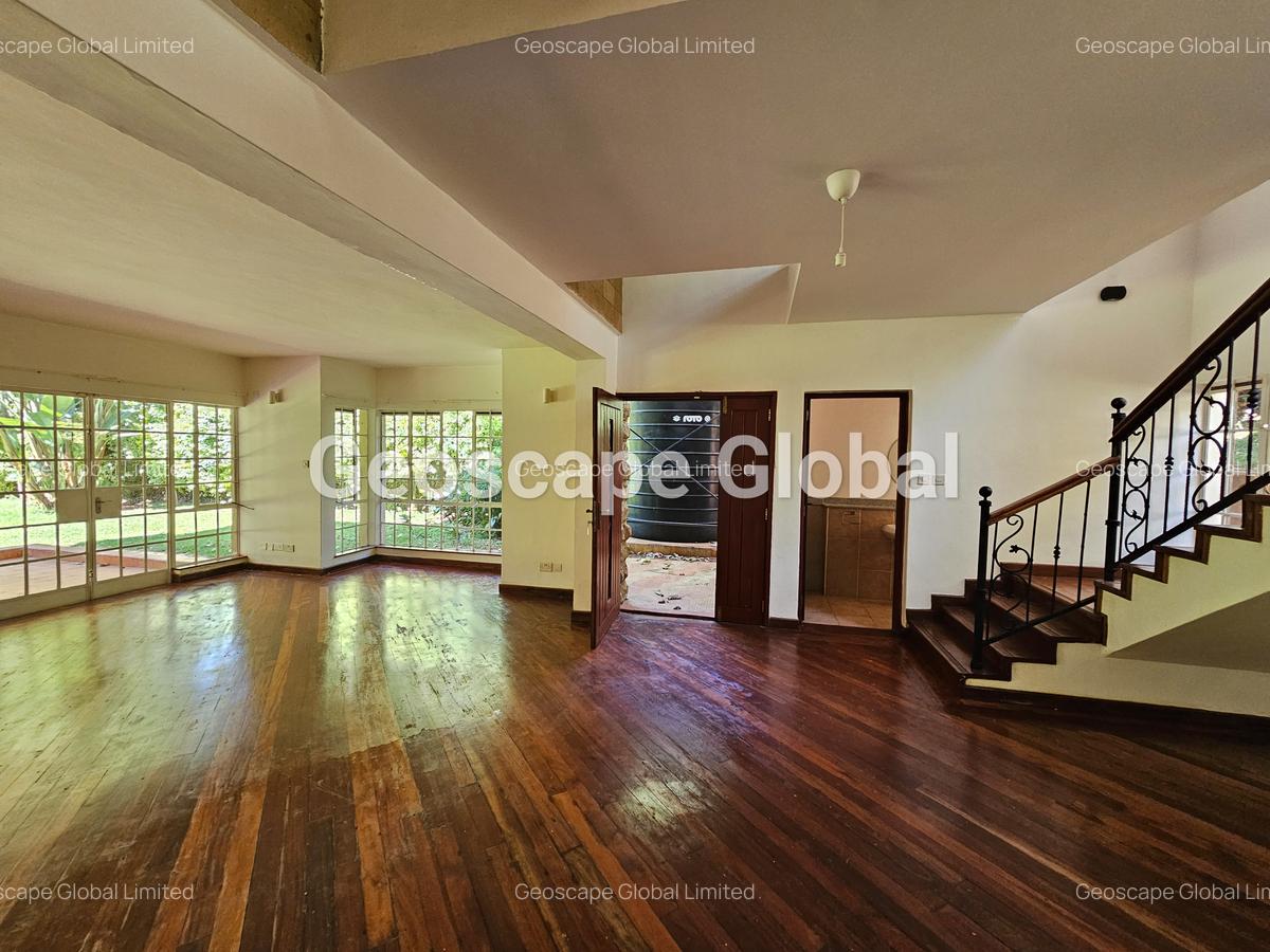 5 Bed House with En Suite in Rosslyn - 9