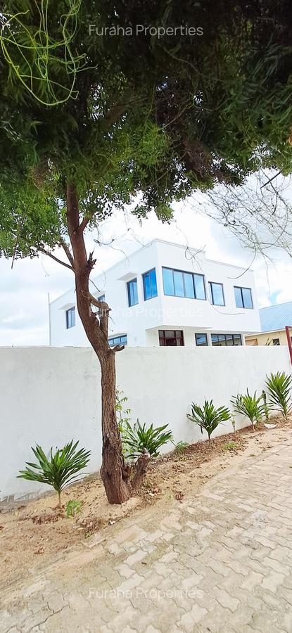 3 Bed Townhouse with En Suite at Malindi - 4