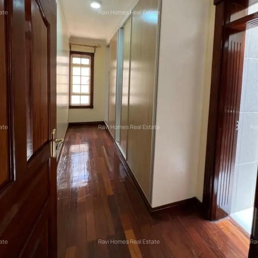 5 Bed Townhouse with En Suite in Kyuna - 16